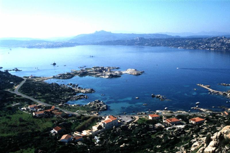 Hotel Nido D'Aquila Ла-Маддалена Экстерьер фото