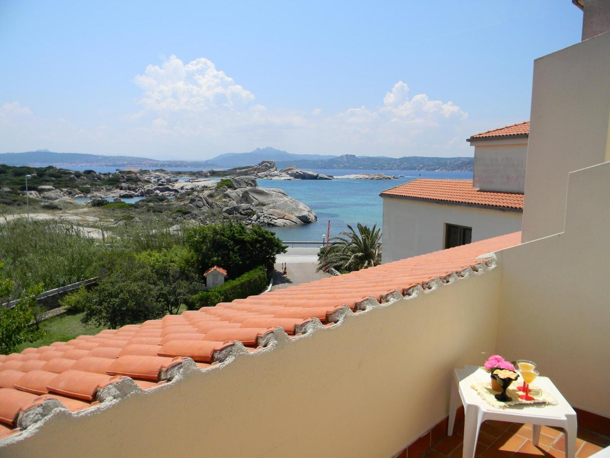 Hotel Nido D'Aquila Ла-Маддалена Экстерьер фото