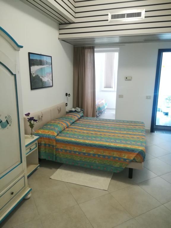 Hotel Nido D'Aquila Ла-Маддалена Экстерьер фото