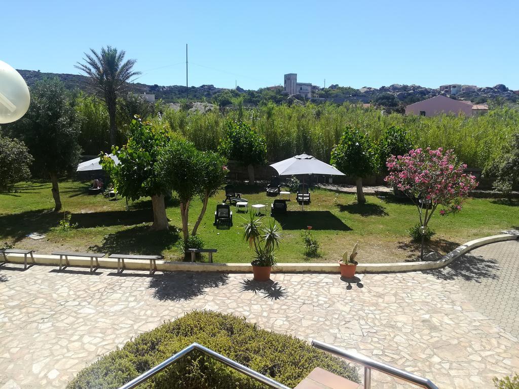 Hotel Nido D'Aquila Ла-Маддалена Экстерьер фото